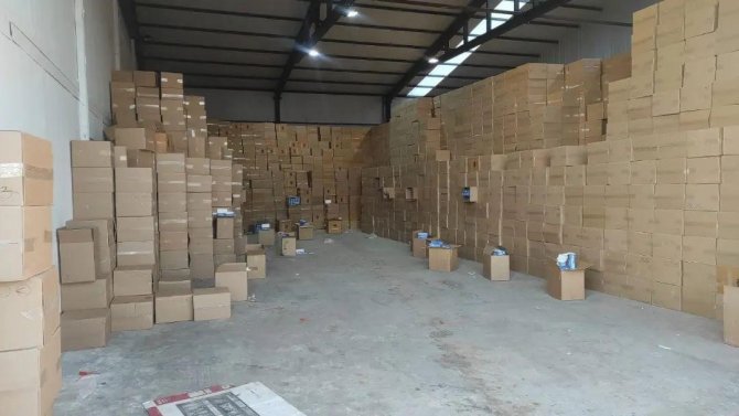 İ̇zmir Polisinden Tarihi Operasyon: 672 Milyon 490 Bin Kaçak Makaron Ele Geçirildi