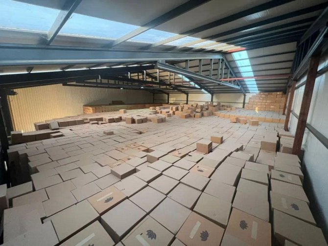 İ̇zmir Polisinden Tarihi Operasyon: 672 Milyon 490 Bin Kaçak Makaron Ele Geçirildi