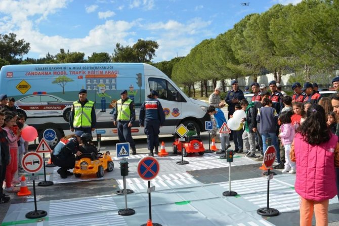 İ̇zmir’de Jandarmadan Depremzede Çocuklarla Trafik Etkinliği