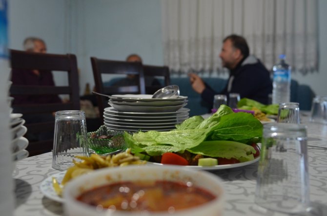 Depremzede Aileler Ramazan Ayını Bağ Evlerinde Geçiriyor