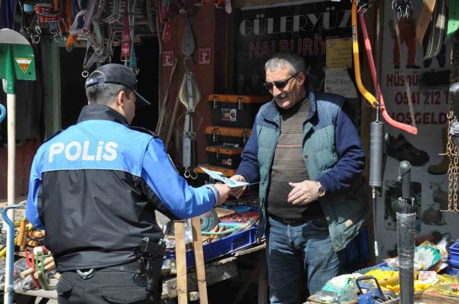 Kars Polisi Vatandaşları Dolandırıcılara Karşı Uyardı