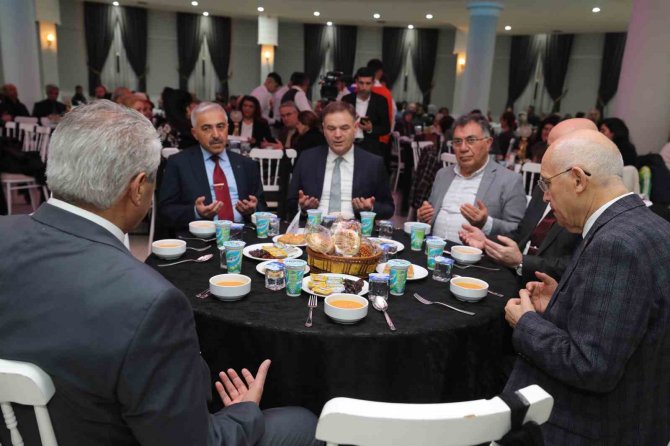 Başkan Yaşar, Kayserili Vatandaşlarla İftarda Buluştu