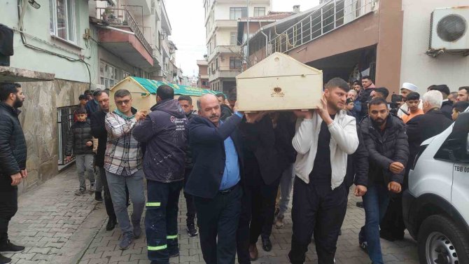 Aileler Arasındaki "Kız İsteme" Kavgasında Ölen Amca Ve Yeğeni Defnedildi