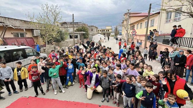 Kahramanmaraş’ta Çocuklar Hacivat Ve Karagöz İle Eğlendi