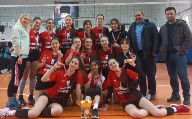 Kütahya Necip Fazıl Kısakürek Anadolu Lisesi Voleybol B Kız Takımı İl Birincisi