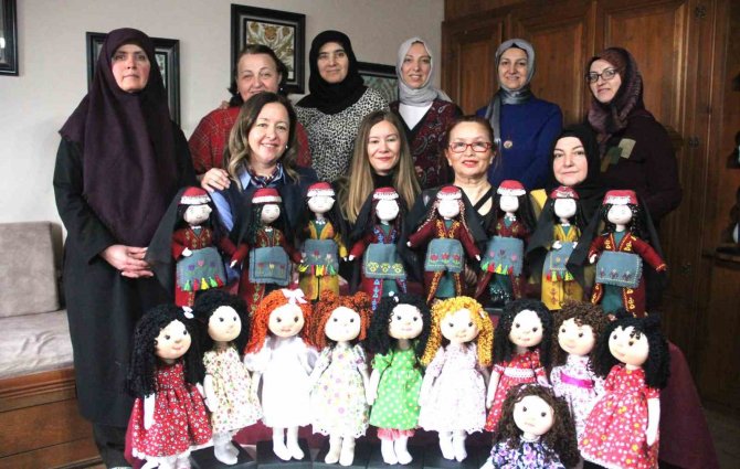 Kütahya’da Üretilen Hayme Ana Bebekleri İlgi Görüyor