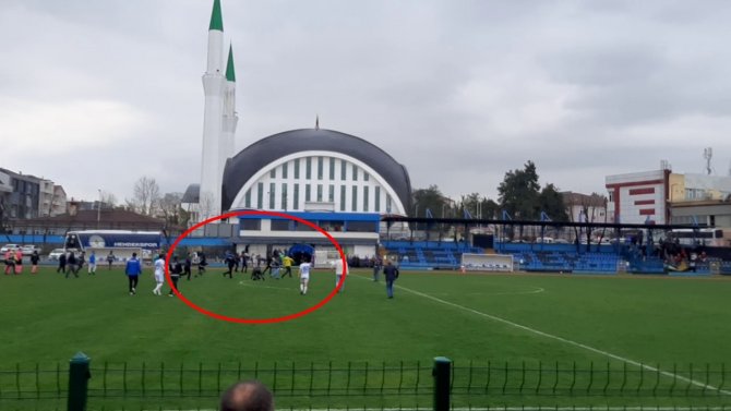 Tribünde Başlayan Gerginlik Sahaya Sıçradı