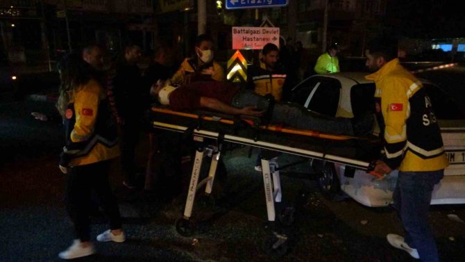 Malatya’da İki Otomobil Çarpıştı: 2 Yaralı