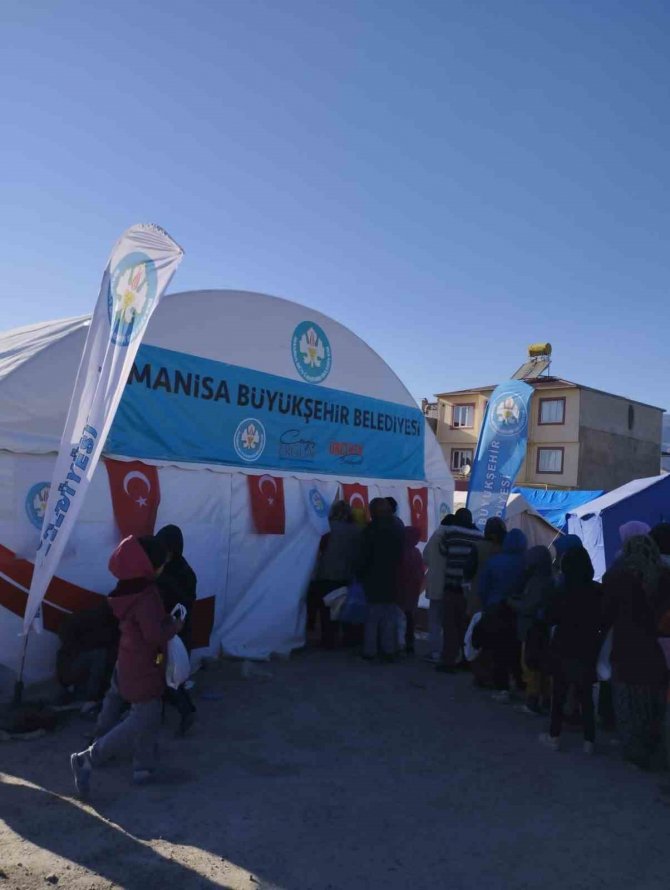 Deprem Bölgesinde Sıcak Yemek Desteği Sürüyor