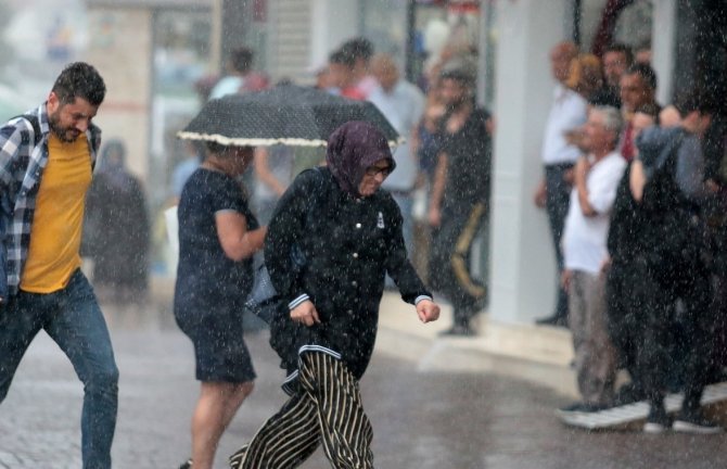 Meteoroloji’den Denizlilere Uyarı: Kuvvetli Rüzgar Ve Fırtınaya Dikkat