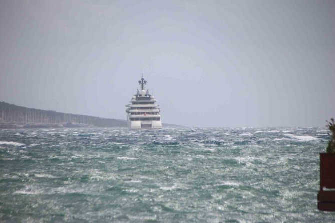 Bodrum’da Fırtına Balıkçı Teknesini Batırdı