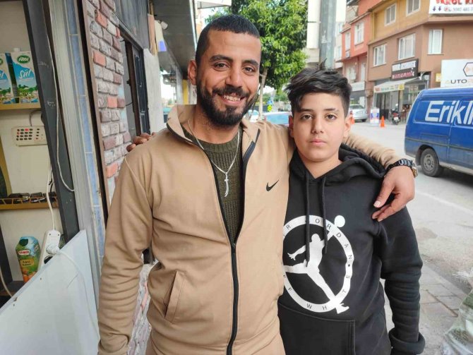 Otomobil İş Yerine Çarptı, O Anlar Kameraya Yansıdı