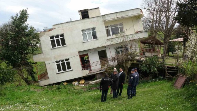 Ordu’da Heyelan: Bir Ev Yan Yattı