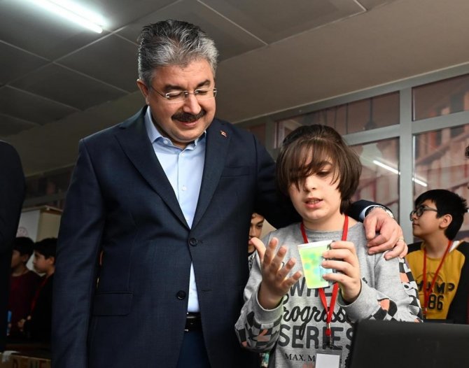 Öğrenciler, Otobüs Seyahatlerinde Karşılaşılan Problemlere Yönelik Geliştirdikleri Çözümleri Sergiledi