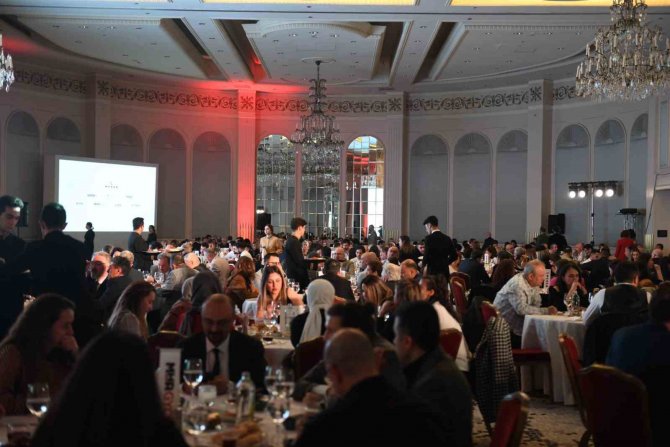 Holding Ailesi İftarda Bir Araya Geldi