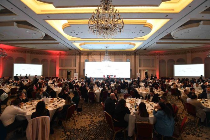 Holding Ailesi İftarda Bir Araya Geldi