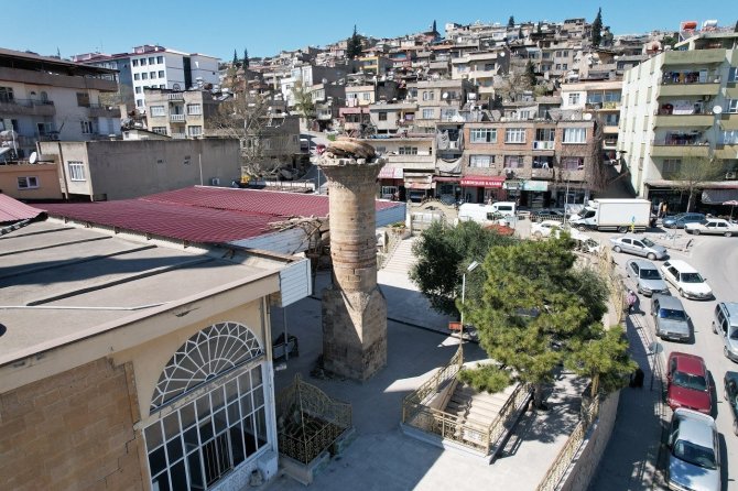 18. Yüzyılda Yapılan Caminin Taş Minaresi Yıkıldı, Beton Minaresi Ayakta Kaldı