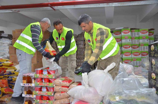 Şenoba Belde Belediyesi, 5 Bin Aileye Yardım Kolisi Ulaştırdı
