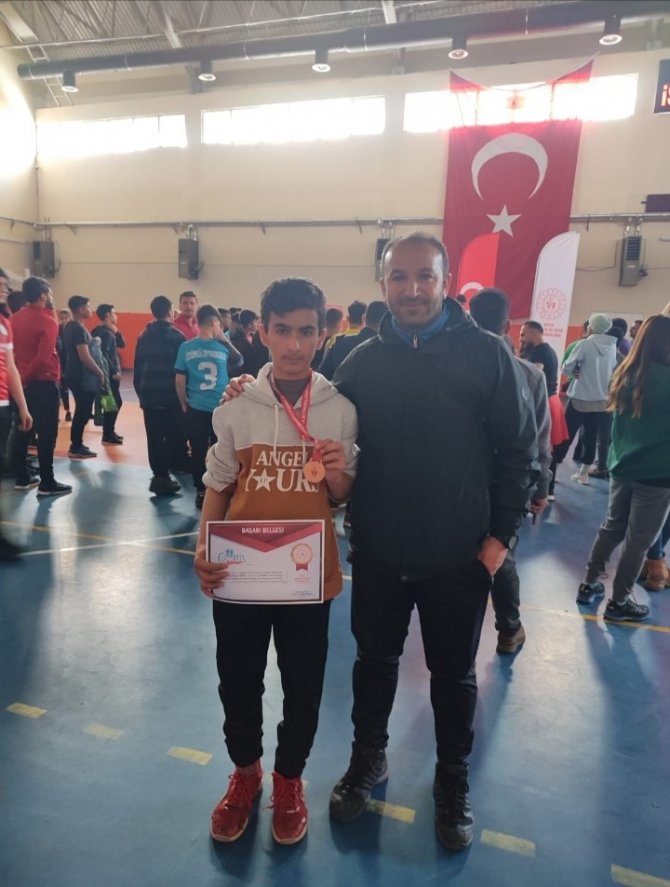 Özalplı Öğrenci Bilek Güreşi Birincisi Oldu