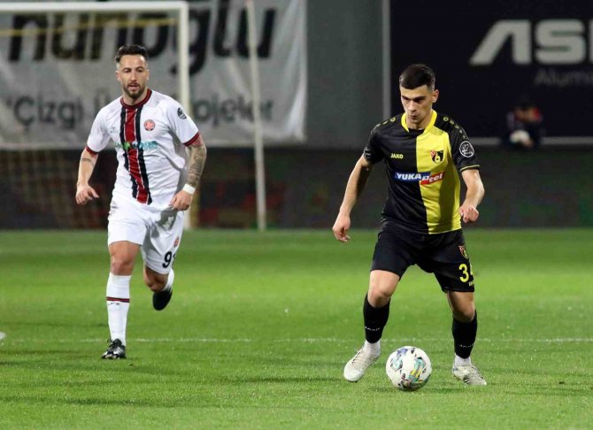 Spor Toto Süper Lig: İ̇stanbulspor: 0 - Fatih Karagümrük: 1 (İ̇lk Yarı)