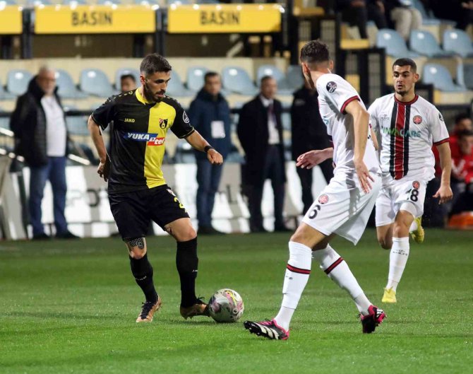 Spor Toto Süper Lig: İ̇stanbulspor: 0 - Fatih Karagümrük: 1 (İ̇lk Yarı)