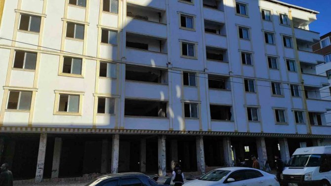 Tekirdağ’da 50 Dairelik Korku Binasının Etrafı Betonla Kapatıldı