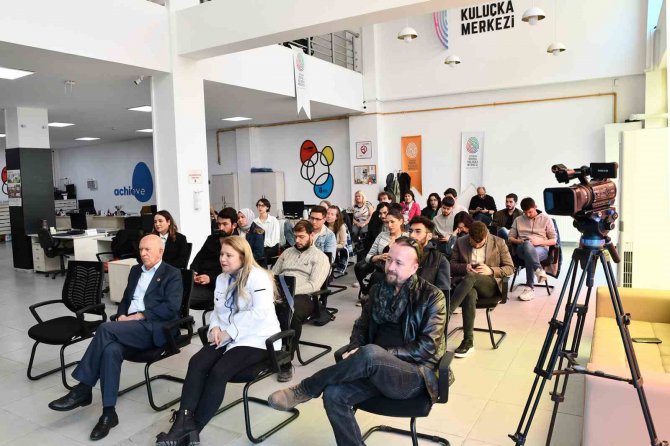 Kriz Dönemlerinde Sosyal Girişimler Ve Etkili Çözümleri Etkinliği