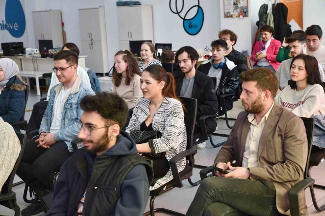 Kriz Dönemlerinde Sosyal Girişimler Ve Etkili Çözümleri Etkinliği