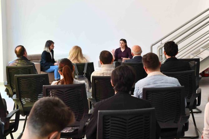 Kriz Dönemlerinde Sosyal Girişimler Ve Etkili Çözümleri Etkinliği