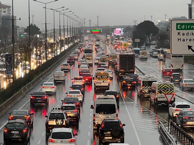 Anadolu Yakası’nda Yağmur Sonrası Trafik Yoğunluğu Yaşandı