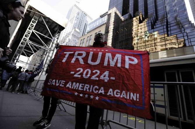 Trump, Yarın Hakim Karşısına Çıkmak Üzere New York’a Hareket Etti