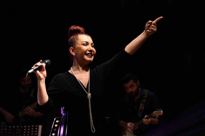 ’Kadın Ozanlar’ İ̇ş Sanat’ta Bir Araya Geliyor