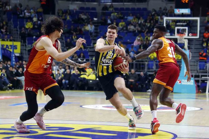 Basketbolda Derbinin Kazananı Fenerbahçe