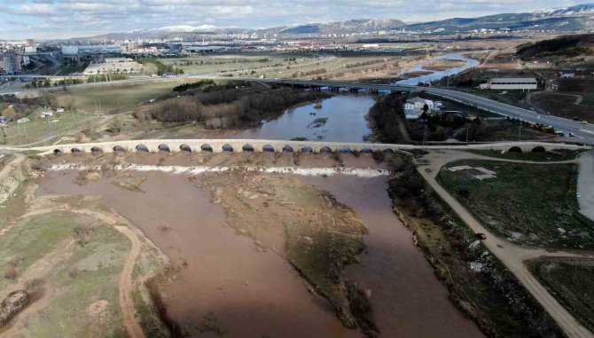 Kızılırmak Mevsim Yağışlarıyla Coştu
