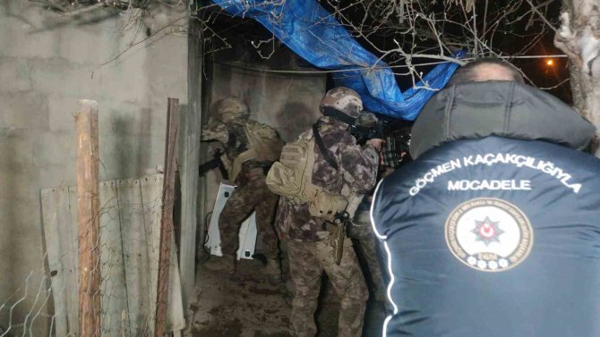 Van’da Tandır Evinde 20 Düzensiz Göçmen Yakalandı