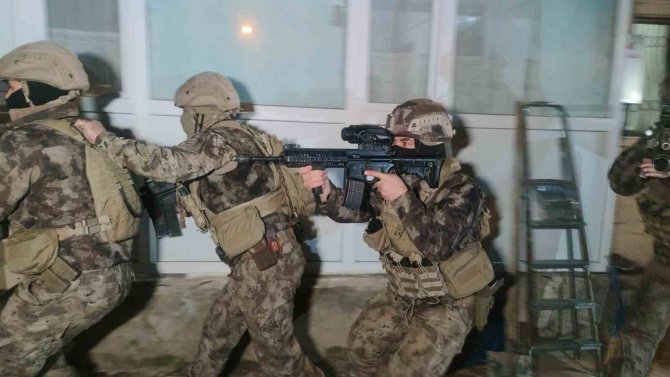 Van’da Tandır Evinde 20 Düzensiz Göçmen Yakalandı