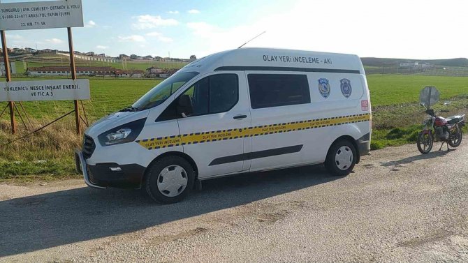 Yol Kenarında Sahipsiz Tabanca Bulundu