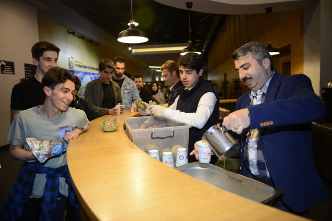 Çalışmak Öğrencilerden, İftar Ve Sahur Belediyeden