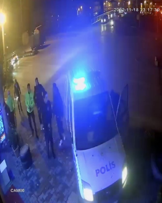 Güvenlik Kamerası Herşeyi Kaydetti, Arkadaşlarına Silah Doğrultan Sanığa 7 Yıl Hapis
