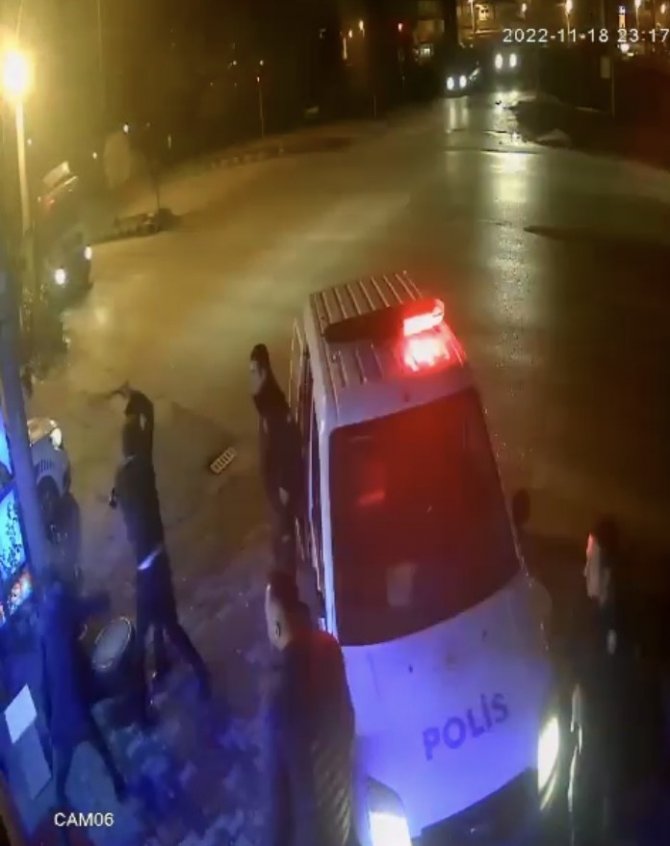 Güvenlik Kamerası Herşeyi Kaydetti, Arkadaşlarına Silah Doğrultan Sanığa 7 Yıl Hapis