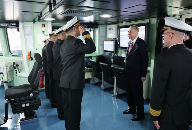 dunyanin-ilk-siha-gemisi-tcg-anadolu-hizmete-girdi-1.jpg