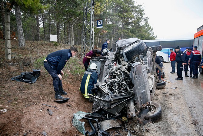 eskisehirde-zincirleme-trafik-kazasinda-12si-asker-14-kisi-yaralandi-1.jpg