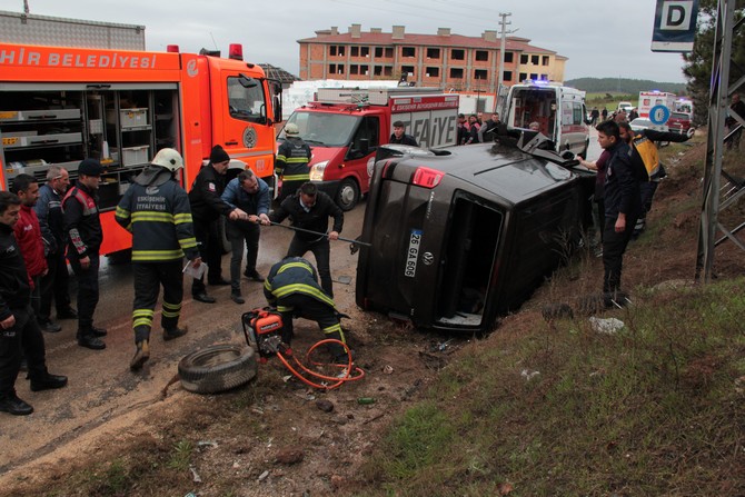 eskisehirde-zincirleme-trafik-kazasinda-12si-asker-14-kisi-yaralandi-3.jpg