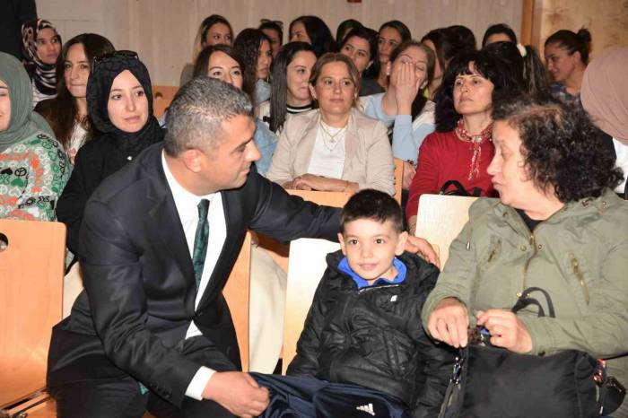 Okul Öncesi Öğretmenlerine Otizm Anlatıldı