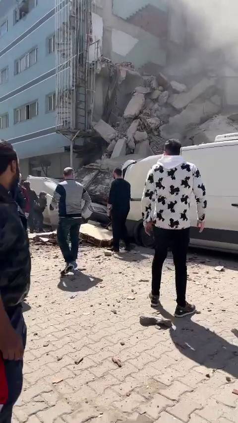 Güngören’de Metruk Bina Çöktü, 1 Bir Kişi Yaralı Olarak Kurtarıldı