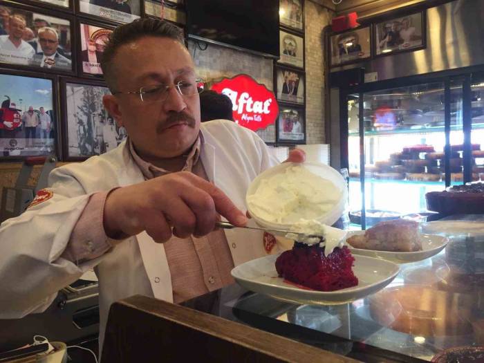 Afyon’a Gelemeyenler Bayram İçin Kargo İle Ekmek Kadayıfı Siparişi Vermeye Başladı