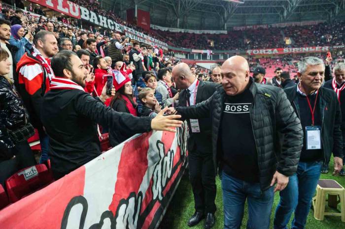 Yüksel Yıldırım: "efsane Takım Kaldığı Yerden Süper Lig’e Devam Edecek"