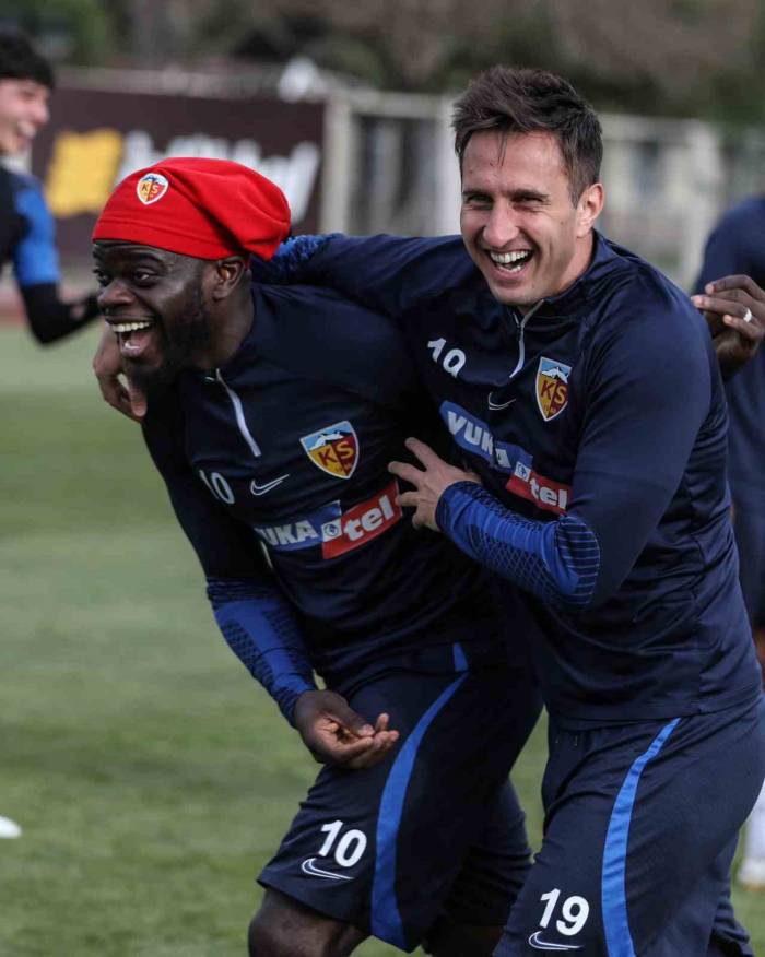Kayserispor Lidere Bileniyor