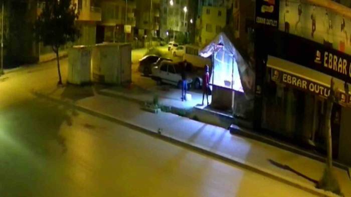 Bu Da Oldu: Müşteriler İçin Hazırlanan Adana Kebapları Çaldılar