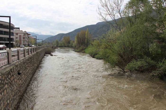 Yeşilırmak’ta Su Seviyesi Yağışların Etkisiyle Bir Haftada Beş Kat Arttı